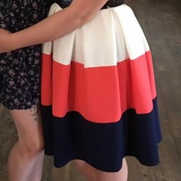 ✨2 for 25✨ Tiana B Coral, White, & Navy Dress - Picture 5 of 6